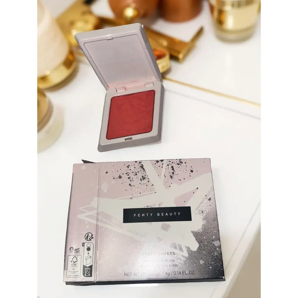 New FENTY Cheeks Suede Powder Blush Lolly Poppy Coral‎ Matte NIB RV$28 Cracked